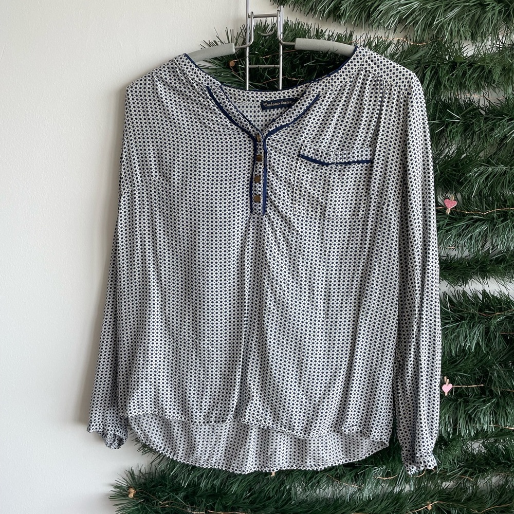 🆕 Cachemir básico - Polka dot blouse - buttons on top - Size 40 - medium